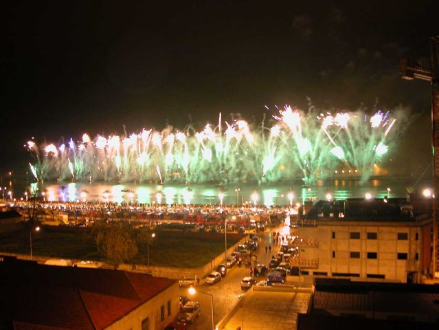gal/Newsletters/January_2006/Fireworks2.JPG