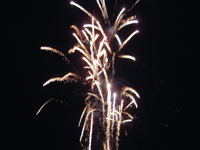 gal/Newsletters/September_2004/Fireworks3.jpg